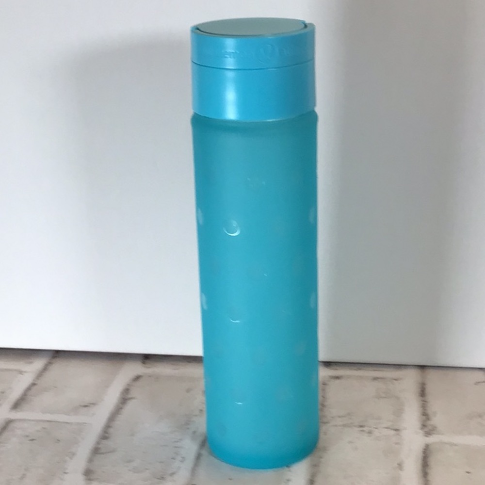 Lululemon water bottle